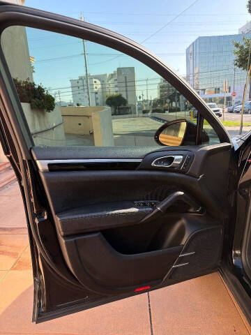 2018 Porsche Cayenne Platinum Edition