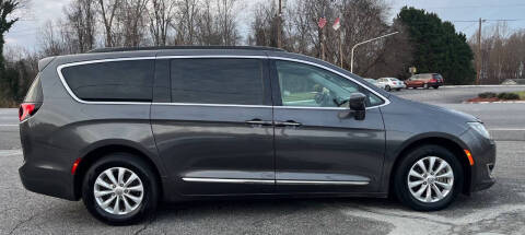 2017 Chrysler Pacifica Touring-L