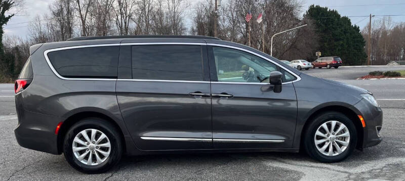 2017 Chrysler Pacifica Touring-L