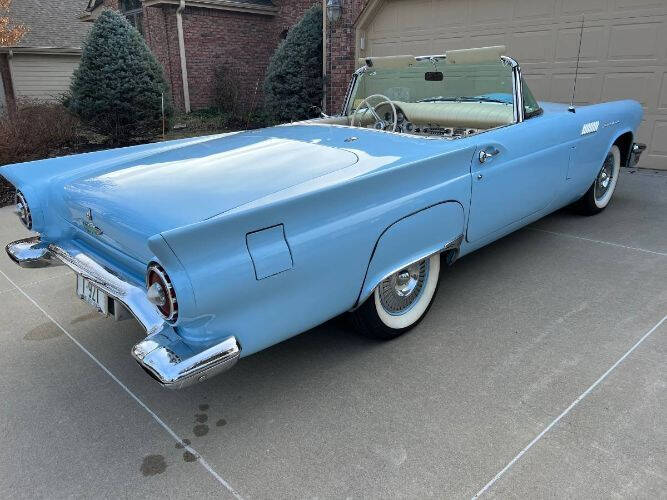 1957 Ford Thunderbird