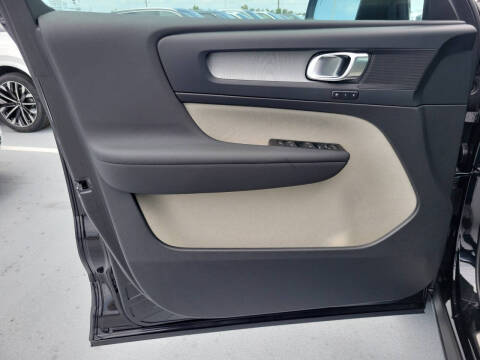 2026 Volvo XC40 B4 Plus