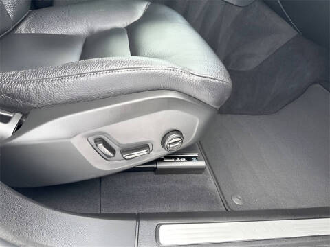 2025 Volvo XC60 B5 Plus Dark Theme