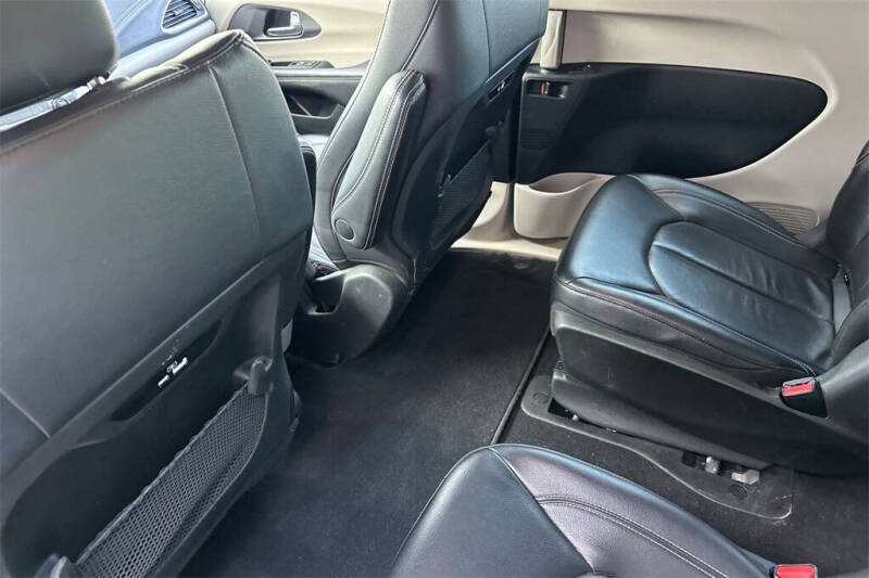 2022 Chrysler Pacifica Hybrid Touring L