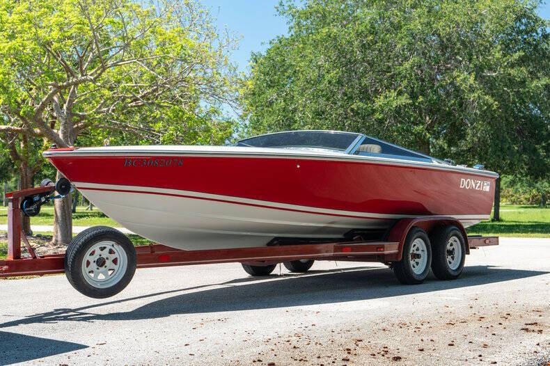 1994 Donzi Marine Classic 22