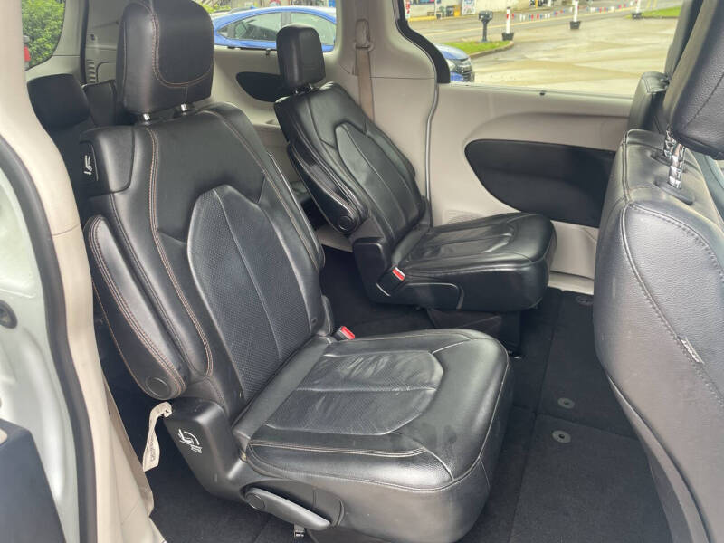 2019 Chrysler Pacifica Touring L - Photo 8