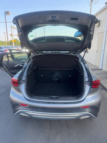 2017 Infiniti QX30 Luxury