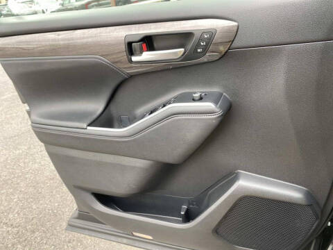 2024 Toyota Highlander Platinum