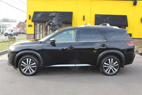 2023 Nissan Pathfinder Platinum