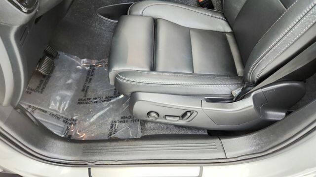 2025 Volvo XC40 B5 Plus Bright Theme