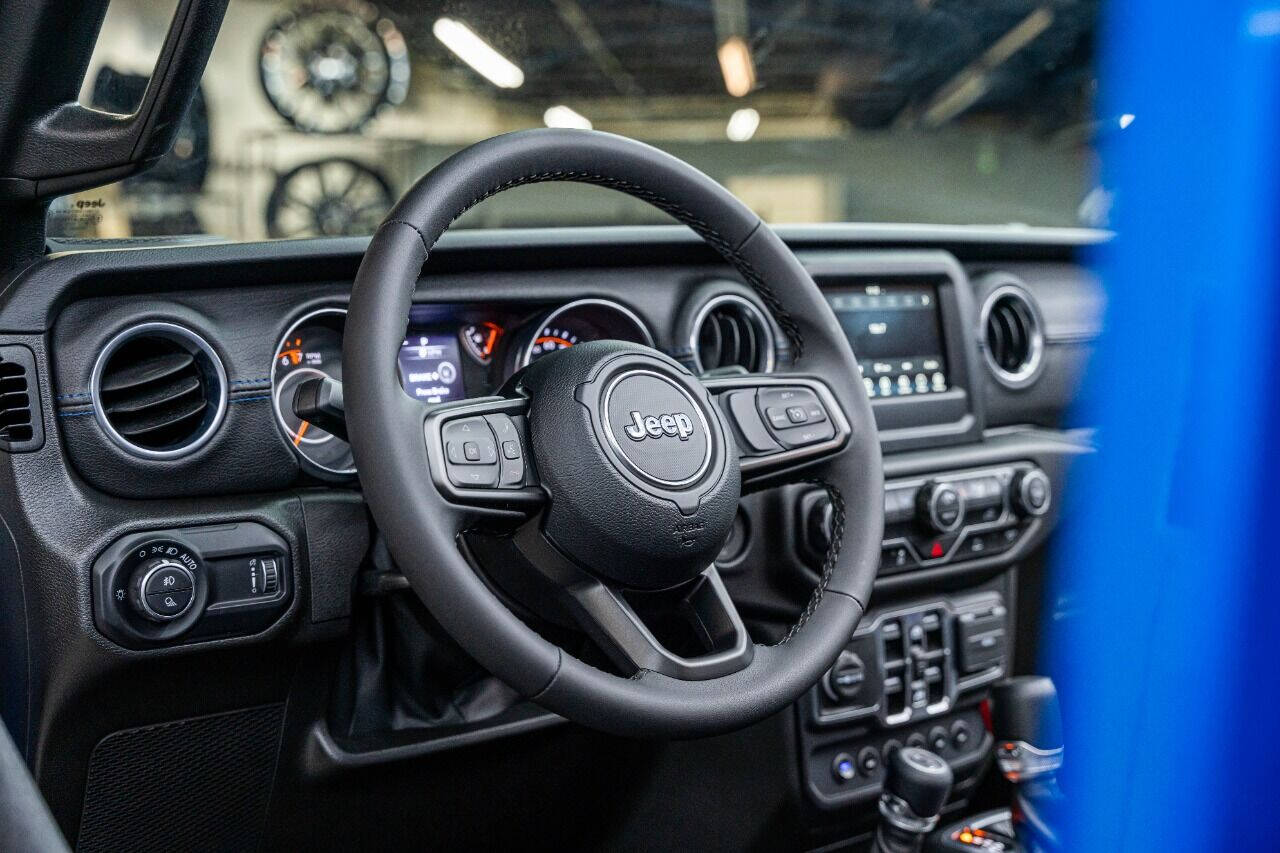 2023 JEEP Gladiator Pickup - $68,999