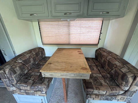 2003 Thor Motor Coach FourWinds 27D