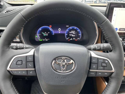 2025 Toyota Highlander Hybrid Platinum