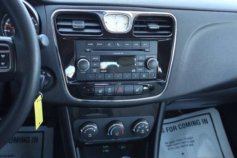2011 Chrysler 200 LX