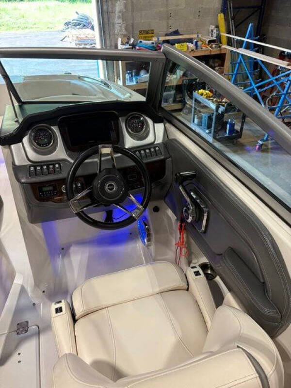2018 Chaparral 244