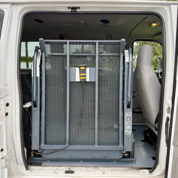 2011 Ford E-350
