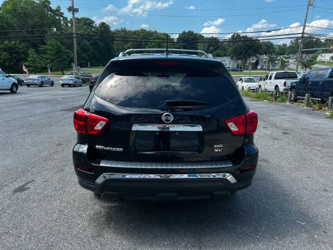 2017 Nissan Pathfinder SV