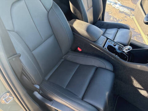 2025 Volvo XC40 B5 Plus Bright Theme