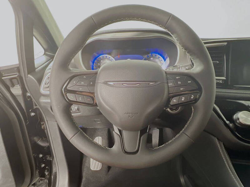2027 Chrysler Pacifica Limited