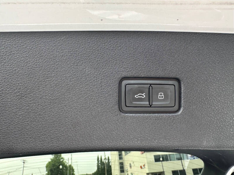 2019 Audi Q8 quattro Premium 55 TFSI