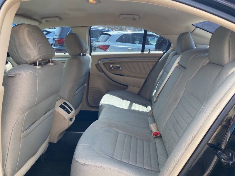 2015 Ford Taurus SE