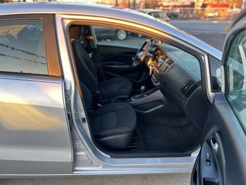 2015 Kia Rio 5-Door LX