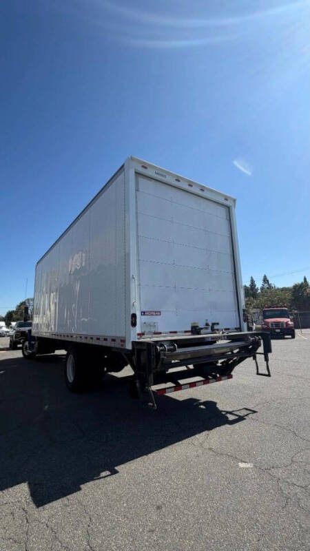 2018 Freightliner M2 106