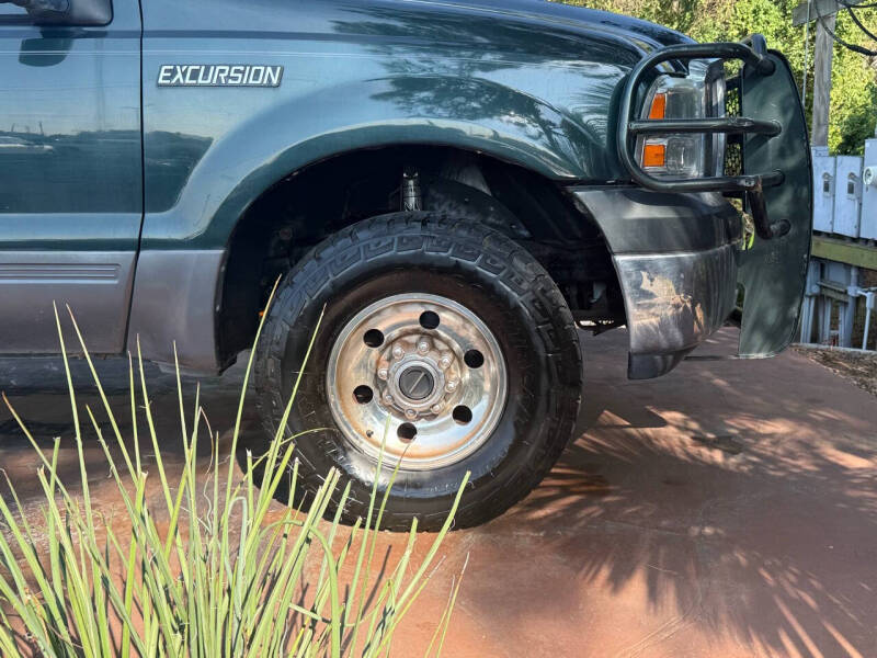 2005 Ford Excursion XLT photo 12