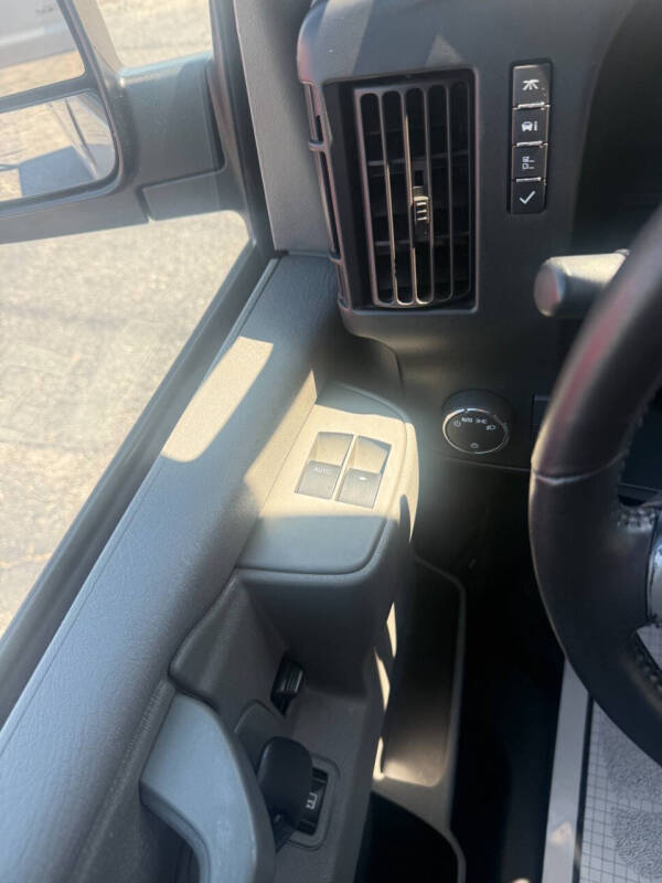 2017 Chevrolet Express 2500