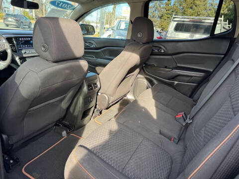 2017 GMC Acadia SLE-2