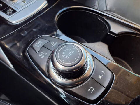 2017 Infiniti QX30 Premium