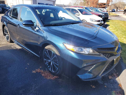 2020 Toyota Camry for sale at Topham Automotive Inc. in Middleboro MA