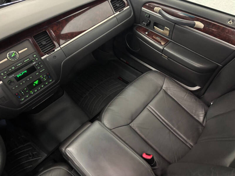 2006 Lincoln Town Car Signature Limited