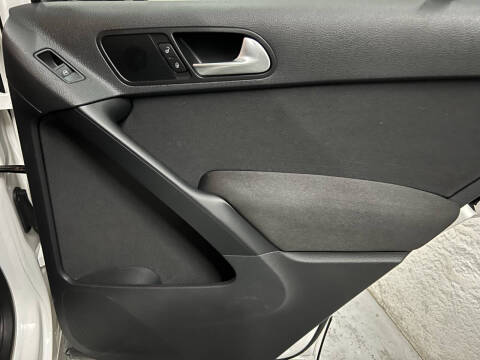 2014 Volkswagen Tiguan SE