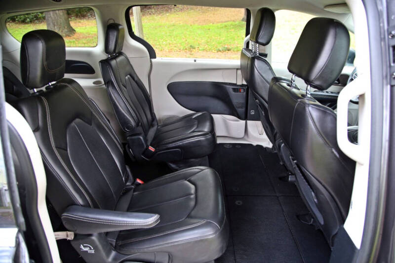 2020 Chrysler Voyager LXi