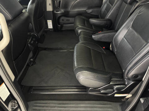 2018 Toyota Sienna SE Premium 8-Passenger