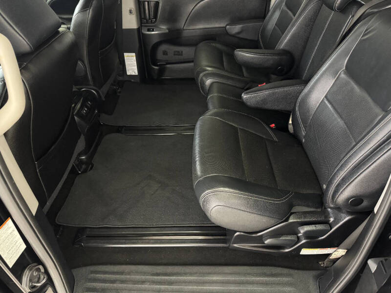 2018 Toyota Sienna SE Premium 8-Passenger