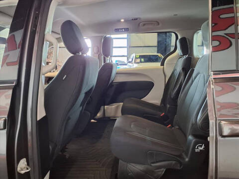 2020 Chrysler Voyager LX