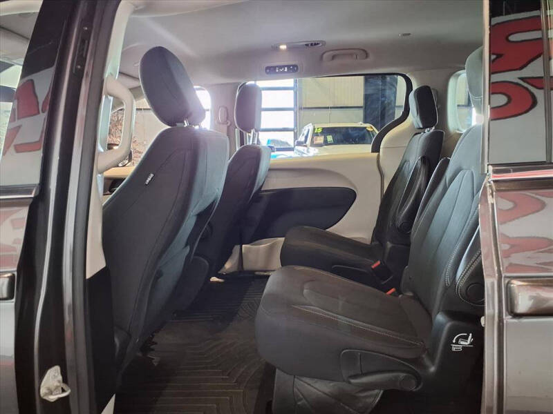 2020 Chrysler Voyager LX