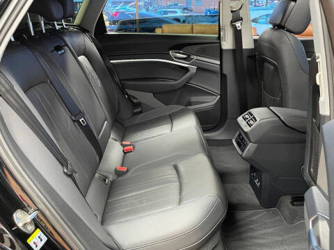 2021 Audi e-tron quattro Premium