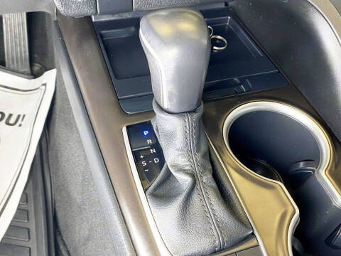 2022 Toyota Camry Hybrid XLE