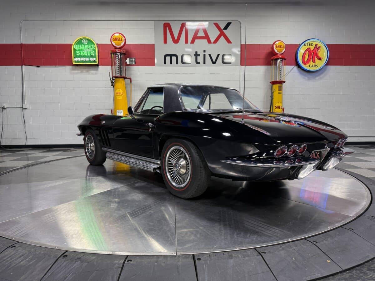 1966 Chevrolet Corvette 21