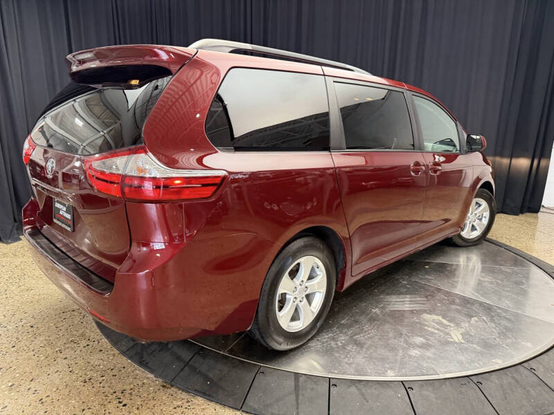 2017 Toyota Sienna LE 8-Passenger