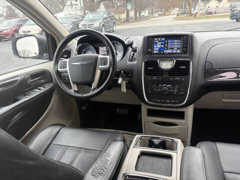 2016 Chrysler Town and Country Touring