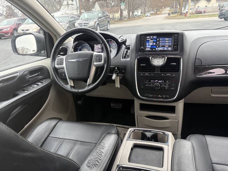 2016 Chrysler Town and Country Touring