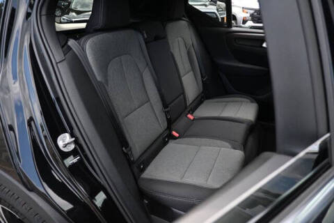 2025 Volvo XC40 B5 Core Bright Theme