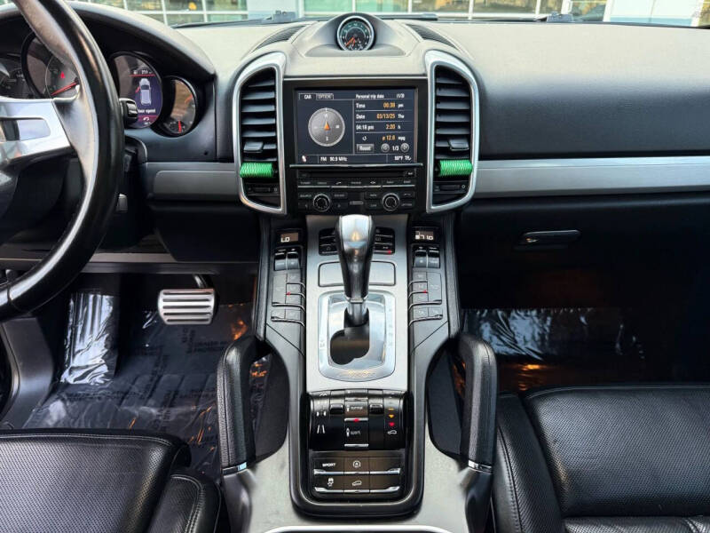 2013 Porsche Cayenne GTS
