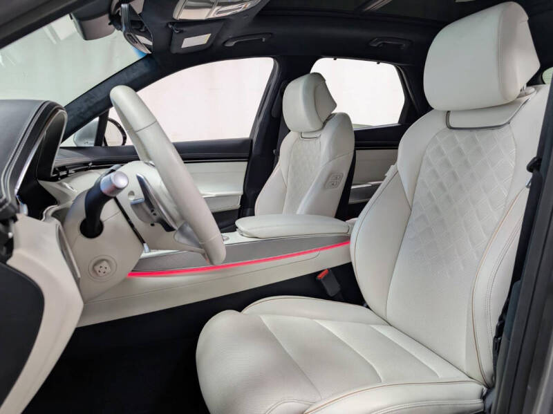 2025 Genesis Electrified GV70 Advanced