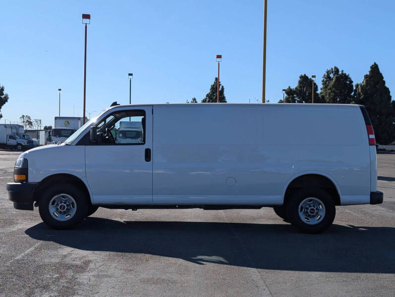 2023 GMC Savana 2500