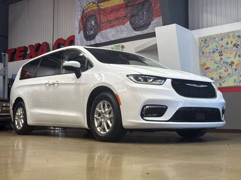 2023 Chrysler Pacifica Touring L