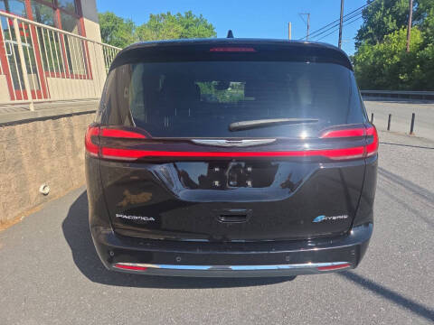 2024 Chrysler Pacifica Plug-In Hybrid Select